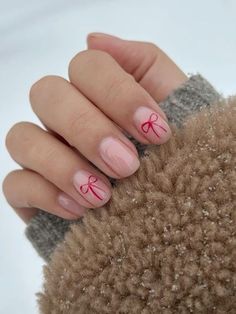 20 Totally Cute Short Christmas Nails You’ll Want This Season! | Everygirl Edit Gel Short Christmas Nails, Simple Short Nail Designs Christmas, Christmas Neutral Nails Short, No Gel Nails Art Designs, Nail Short Christmas, Gel Nail Designs Christmas Short, Christmas Nails On Short Natural Nails, Christmas Nails No Extensions, Cute Nails Christmas Short