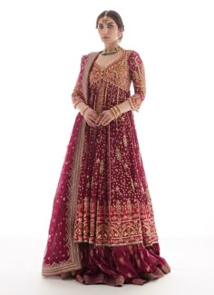 Burgundy Lehenga, Farah Talib Aziz, Desi Clothing, Bridal Mehndi Dresses, Ethnic Clothes, Pakistani Bridal Dress, Red Bridal Dress, Long Frock Designs