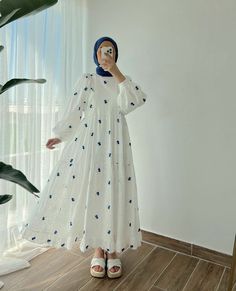 Hijab Friendly Dresses, Hijabi Gowns Simple, Butterfly Frock, Modesty Dress, Eid Outfit Ideas, Modest Outfits Muslim, Modest Girly Outfits, Fashion Dress Up Games