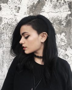 14 Edgy Long Hair with Shaved Sides & Back Undercuts for Women Hair With Shaved Sides, Half Shaved Head Hairstyle, Edgy Long Hair, Half Shaved Head, Side Haircut, Undercut Designs