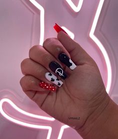 Disney Nails Acrylic Mickey Mouse, Walt Disney Nails, Disney Themed Nails Acrylic Simple, Disney Nails Art, Pink Nail Aesthetic, Easy Disney Nails, Disney World Nails