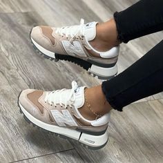 Fall Outfits Tennis Shoes, Beige Tennis Shoes Outfit, Tennis Shoes New Balance, Athleisure Shoes, Cute Sneakers, Mode Casual, New Balance Shoes, Crazy Shoes, Pretty Shoes