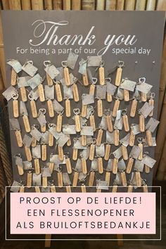 Ben je nog op zoek naar leuke bedankjes voor je bruiloft? Deze zijn zeker tof: geef een flessenopener als bruiloftsbedankje met daarop de tekst “Proost op de liefde”. Wedding Accesories, Wedding Prep, French Wedding, Party Planner, Chic Wedding, Marry Me