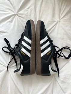 #adidas #samba #black #adidasshoeswomen #outfits #shoes #cleangirl #cleangirlaesthetic #outfitinspo #blackshoes #adidassambas #outfitinsposummer Black Adidas Shoes Outfits, Samba Adidas Black, Black Adidas Shoes Women, Black Samba Adidas Outfit, Black Samba Outfit, Adidas Samba Black Outfit, Black Adidas Sambas, Black Sambas