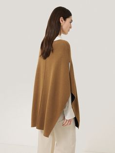 The boho-inspired poncho is back and even more luxurious than ever in a classic camel shade. Crafted from a double-faced cotton blend knit with a beautiful drape, wear over tailoring and basics equally for a sophisticated and unflustered approach to layering. Velvet Dress Casual, Knitted Jumper Dress, Black Dress Trousers, Chunky Knit Jumper, Knit Poncho, Nightwear Women, Denim Shirt Dress, Knitted Poncho, Newborn Dresses