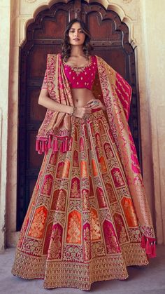 Bridal Lehenga Online, Blouse Lehenga, Designer Bridal Lehenga Choli, Indian Wedding Sarees, Choli Blouse, Wedding Lehenga Choli, Lehenga Blouse Designs, Saree Bollywood, Designer Bridal Lehenga