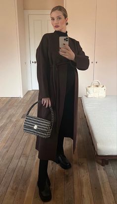 Rosie Hw, Full Length Coat, Rosie Huntington, Pregnancy Looks, Huntington Whiteley, Rosie Huntington Whiteley, Ribbed Knit Dress