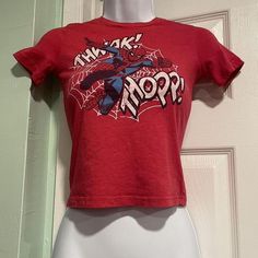 Spider Man Tee Shirt, Spider Man Clothes Outfits, Marvel Crop Top, Vintage Spiderman Shirt, Spider Man Crop Top, Red Shirts Aesthetic, Spider Man Shirt Outfit, Spider Man Outfits Woman, Man Shirt Outfit