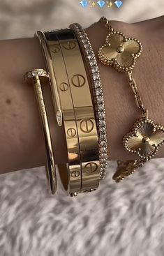 Classy Jewellery, Dubai Gold Jewelry, Hand Jewellery, Dope Jewelry Accessories, Modern Gold Jewelry, Wrist Jewelry, Jewelry Luxury