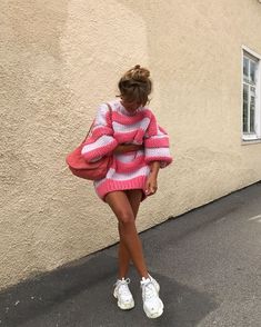 summer knit Vestidos Color Rosa, Matilda Djerf, Scarf Knitting, Blanket Knitting, Outfit Look, Balenciaga Bag, Summer Knitting, Mode Inspo, Easy Knitting