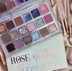 Rose Quartz Palette, Huda Beauty Eyeshadow Palette, Makeup Utensils, Huda Beauty Eyeshadow, Fun Makeup, Beauty Eyeshadow, Glasses Makeup, Makeup To Buy, Luxury Makeup