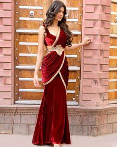 Velvet Saree Look, Maroon Velvet Saree, Velvet Lehenga Designs, Velvet Designer Dresses, Maroon Velvet Blouse, Maroon Lehenga, Saree Styling, Saree Drape, Velvet Saree