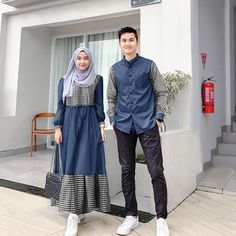 #joliystoteku Silahkan chat (DM) /kunjungi link pada bio Couple Combi Kotak Damara Bahan Moscrepe kombinasi Katun Detail ukuran : Cewek LD 104 Cm PJ 131 Cm Cowok LD 104 Cm PJ 72 Cm All size fit to L Pilihan warna : Abu-abu Biru Coklat Hijau Maroon Pink Mustard Navy Ungu Happy Shopping... Info selengkapnya ⬇️⬇️⬇️ https://instabio.cc/baju-grosir-termurah #bajucouple #syariset #coreendress #muslimwanita #fashionwanita #bajulebaran #gamis #bajumuslimah #grosirmuslima #gamissyar'i #gamiskekinia Bio Couple, Model Gamis, Mother Daughter Dress, Couple Dress, Muslim Women Fashion, Batik Fashion, Beautiful Pakistani Dresses, Fashion Muslim, Gowns Of Elegance