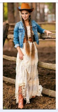 Lace Dress With Cowboy Boots, Dresses With Jean Jackets, Rodeo Outfits For Women, Vestidos Country, Dress With Cowboy Boots, Western Chic Fashion, Cowgirl Outfits For Women, Boots Outfit Ideas, Cowboy Boots Outfit