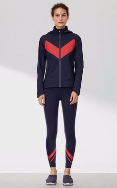 Tory Burch has Activewear!! Tory Sport All-weather Run Jacket | @ToryBurch Activewear Inspiration, Sports Shoes Outfit, Sport Women, Style Hijab, Sport Style, Activewear Fashion, Women's Sports, Sport Dress, Unisex Jacket