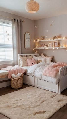 Pink And Beige Bedroom Aesthetic, Modern Cute Bedroom, Aesthetic Rooms For Teenagers, Cute Girl Room Decor, Small Cozy Corner Bedroom, Croquet Room Aesthetic, Girl Bedroom Ideas For Small Rooms, Pink Simple Bedroom, Girls Cozy Bedroom Ideas