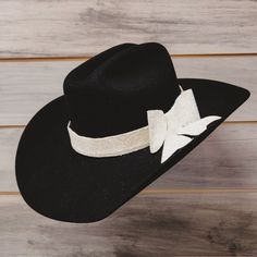 Spice up your cowboy hat with some feminine flair! Our hat bows make a statement wherever you go 🥰 The bow snaps off to give you endless combination options! Mix and match glitter and leather bows or wear the band by itself. You can change up your look to suit your mood. Fits hat sizes 6 5/8" - 7 1/8" Leather Bows, Cowboy Hat, How To Make Bows, Hat Sizes, Fitted Hats, Spice Up, Mix And Match, Suits You, Cowboy Hats