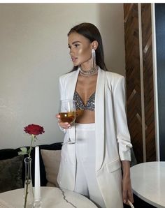 New Years Eve Outfits Blazer, Party Dinner Outfit Night, White Sequin Blazer Outfit, Post Wedding Outfit Brides, Easy Bachelorette Decorations, Outfit New Year Party Night Out, New Year Outfit Parties Night, White Club Outfit, Elegantes Party Outfit