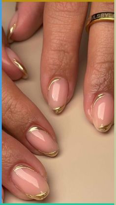 Women love to flaunt their fresh manicures with interesting designs ranging from simple stripes nail to outrageously odious to classically stunning patterns Minimal Nails, Summery Nails, Casual Nails, Neutral Nails, Silver Nails, Minimalist Nails, Classy Nails