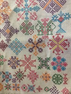 the cross stitch pattern is very colorful and has many small flowers on it's side