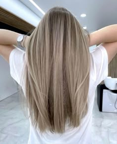 Balayage Frizura Blonde, High Light Hair Brown, Brown Bleached Hair, Light Baylage Brunette, Blond Highlights On Brown Hair Straight, Dark Blonde Ash Hair, Light Brown Hair With Highlights Ashy, Milk Tea Hair Color With Highlights, Light Brown Hair No Highlights