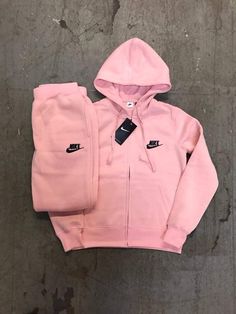 pintrest//babylaaa Nike Sweatsuit, Cute Nike Outfits, Nike Tracksuit, Pink Nike, Sporty Outfits, Dope Outfits