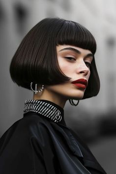 Bob Cut: 55+ charmante Varianten für jeden Typ - hairtastic.de French Bob, Bob Cut, Hairstyles With Bangs, Bangs, Womens Hairstyles, Beauty Hacks, Hair Cuts, Hair Styles, Hair