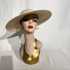 1949’s - 1950’s Vintage Large Tilt Hat In Excellent Condition Almost Brand New. Inside Circumference 21” 1950s Sun Hat, Vintage Hats For Women 1950s, 50s Hats, Black Bowler Hat, Beige Beanie, 1950s Women, Theatrical Romantic, Hand Beaded Bag, Oversized Hat