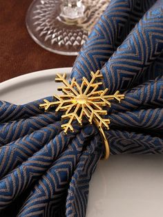 1pc/4pcs Christmas Snowflake Napkin Rings, Luxury Banquet Tableware Decor Napkin Holders Multicolor    Iron Christmas,Geometric    Kitchen & Dining, size features are:Bust: ,Length: ,Sleeve Length: Blue Christmas Table Setting, Snowflake Napkin Rings, Wooden Chargers, Rings Elegant, Christmas Dining Table Decor, Geometric Kitchen, Christmas Napkin Rings, Red Napkins, Christmas Dining Table