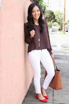 dark printed shirt, shite jeans, red flats | putting me together Olive Denim Jacket, Toms Style, White Skinnies, Olive Jeans, Simple Casual Outfits, Polished Casual, Summer Office