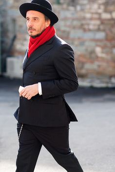 10714BlkRed0818Web Red Scarf Men, Men Styling, Classic Italian Style, The Sartorialist, Mens Hats Fashion, Hip Clothes, Mens Fashion Inspiration, Red Scarf, Sharp Dressed Man