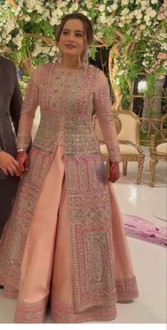 Short Kurti Lehenga Designs, Sisters Engagement Indian Dress, Barat Dress Ideas For Sisters, Pakistani Wedding Wear For Sister, Wedding Outfit For Brides Sister, Pakistani Wedding Outfits Sisters Ideas, Sisters Wedding Dress Ideas Pakistani, Pakistani Groom Sister Dresses, Pakistani Wedding Dresses Sisters