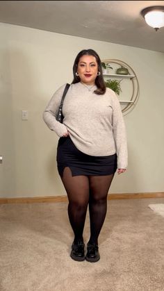 Cute fall outfit + outfit is link below!!! Business Casual Outfits For Fall, Arielle Core, Casual Outfits Cold, Plus Size Chic Outfits, Casual Outfits For Fall, Outfit Mini Skirt, Plus Size Posing, Curvy Casual Outfits, Plus Size Baddie