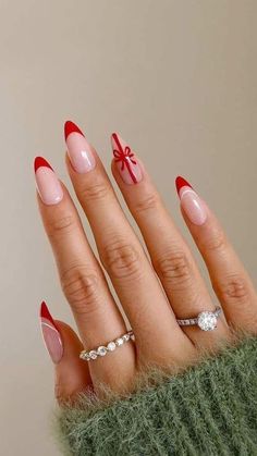 Aesthetic Christmas Nails Acrylic, Golden Christmas Nails, Christmas Nails Acrylic Red, Christmas Nails Green And Red, Aesthetic Christmas Nails, Fall Nail Ideas, Christmas Nails Easy, Christmas Nails Acrylic, Aesthetic Christmas