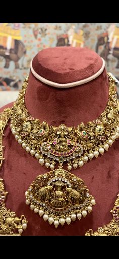 Heavy Gold Jewellery, Nakshi Kundan Jewellery, Nakshi Kundan Necklace, Nakshi Buttalu Gold, Upasana Kamineni Jewellery, Nakshi Jewellery Antiques, Elegant Kundan Temple Necklace In Antique Gold