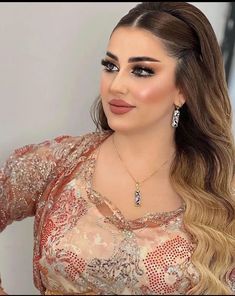 Arab Hairstyles, Kurdish Clothes, Wedding Hairstyles For Medium Hair, Formal Hairstyles For Long Hair, Bridal Hairdo, Classy Hairstyles, Beautiful Braided Hair, Hairstyles For Layered Hair, Hair Braid Videos