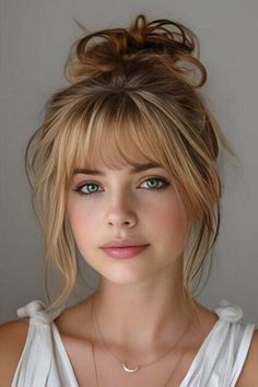 Short Curly Hair Styles, Type Hairstyles, Comic Faces, Blonde Bangs, Blonde Hair With Bangs, Bangs For Round Face, Bangs With Medium Hair, Stunning Hairstyles, Hair Styles For Women