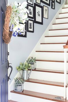 the stairs are decorated with pictures and flowers