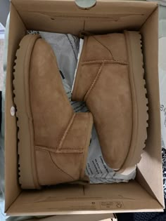 not my pin!! Ugg Slippers Ultra Mini, Ugg Ulta Mini Boots, Ugg Boot Slippers, Ugg Slippers Mini, Ulta Mini Uggs, Micro Uggs, Ugh Mini Boots, Mid Uggs, Ugh Mini