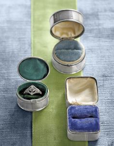 Silver vintage ring boxes lined with velvet. Take that Tiffany box! #ring #ring box #silver #velvet Dreamy Rings, Jewelry Box Organizer, Vintage Wedding Ring, Tiffany Box, Velvet Wedding, Packaging Jewelry