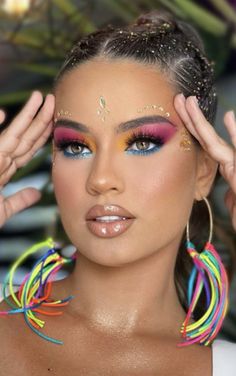 Carnaval Makeup Ideas, Carnival Makeup Ideas, Carnaval Aesthetic, Glow Party Outfit, Carnaval Makeup, Y2k Makeup Looks, Makeup Carnaval, Carnaval Make-up, July Makeup