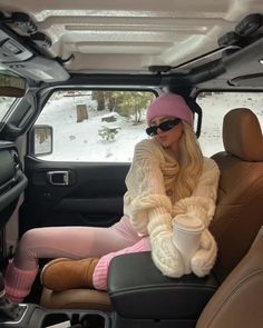 Luxury Winter Outfits, Cute Winter Fits, Trip Fits, Snow Outfits, Snow Photoshoot, Pink Uggs, Luxury Winter, Pink Winter, Snow Fashion