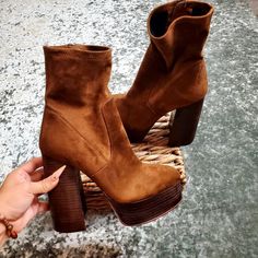 Steve Madden Hoopla Platform Booties 
- Gently used
- Round toe
- Side zipper closure
 #stevemadden #platform Women's Boots, Steve Madden, Side Zipper, Womens Boots, Shoe Boots, Ankle Boots, Women Accessories, Women Shoes, Outfit Accessories