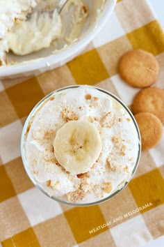 there is a dessert with bananas in the bowl