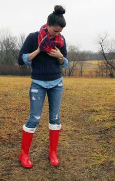 i really need to get a pair of rainboots Flannel Scarf, Red Rain Boots, Sweater Jeans, Red Rain, Cold Weather Outfit, Boating Outfit, British Countryside, Red Boots, Girl Stuff