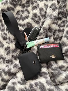 lululemon keychain Lululemon Keychain Aesthetic Ideas, Lululemon Keychain Ideas, Jellycat Keychain, Keychain Lululemon, Car Keys Keychain Ideas, Key Chains Aesthetic, Lululemon Keychain, Car Keychain Ideas, Keychain Aesthetic