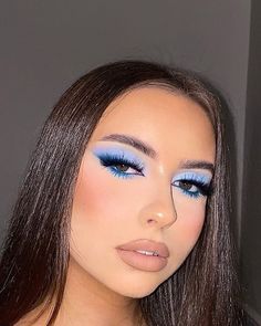 Blue Eyeshadow Makeup, Maquillage On Fleek, Blue Makeup Looks, Make Up Inspiration, Rave Makeup