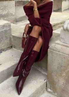 Look Disco, Burgundy Outfit, Long Knitted Dress, Looks Street Style, Maxi Knit Dress, Fall Skirts, Mode Inspo, Maxi Dress With Sleeves