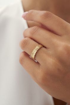 Bold Chevron 14k Solid Gold Ring, V Shaped Ring,Unique Statement Ring, Real Gold Jewellery, Gift for Her, Holiday Gift İdea Material: Solid Gold Karat: 14 K (585) Weight: 2.65 gr Available in yellow gold, rose gold or white gold options Want to Check Out More from Our Sections FİEMMA http://www.etsy.me/3ukWhje Gold Rings http://www.etsy.me/39E9NGS Gold Necklaces http://www.etsy.me/31NdjtO Gold Bracelets http://www.etsy.me/2QT9SzF Gold Earrings http://www.etsy.me/3mfSmRK Gold Pendants http://www. 14k Gold Ring With Decorative Band, Minimalist Gold Jewelry With Decorative Band, Minimalist Jewelry With Decorative Band As Gift, Minimalist Jewelry With Decorative Band For Gift, V Shape Ring Gold, V Shaped Ring, V Shape Ring, Gold Pendants, Real Gold Jewelry