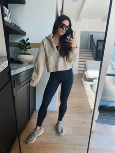 Leggings Travel Outfit, Athleta Outfits, Modular Phone, Andee Layne, Leggings Outfit Summer, Conservative Outfits, Lululemon Hoodie, Women's Hoodies, Cute Comfy Outfits